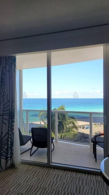 Apartamento Luxurious Beachfront Studio Sunny Isles Beach Exterior foto